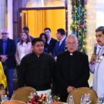 Maduro realiza ceia de Natal comunitária e pede paz para a Venezuela