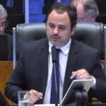 Sob risco de cassação, Glauber Braga ocupa cadeira de Motta na Câmara e é removido à força por policiais – CartaCapital