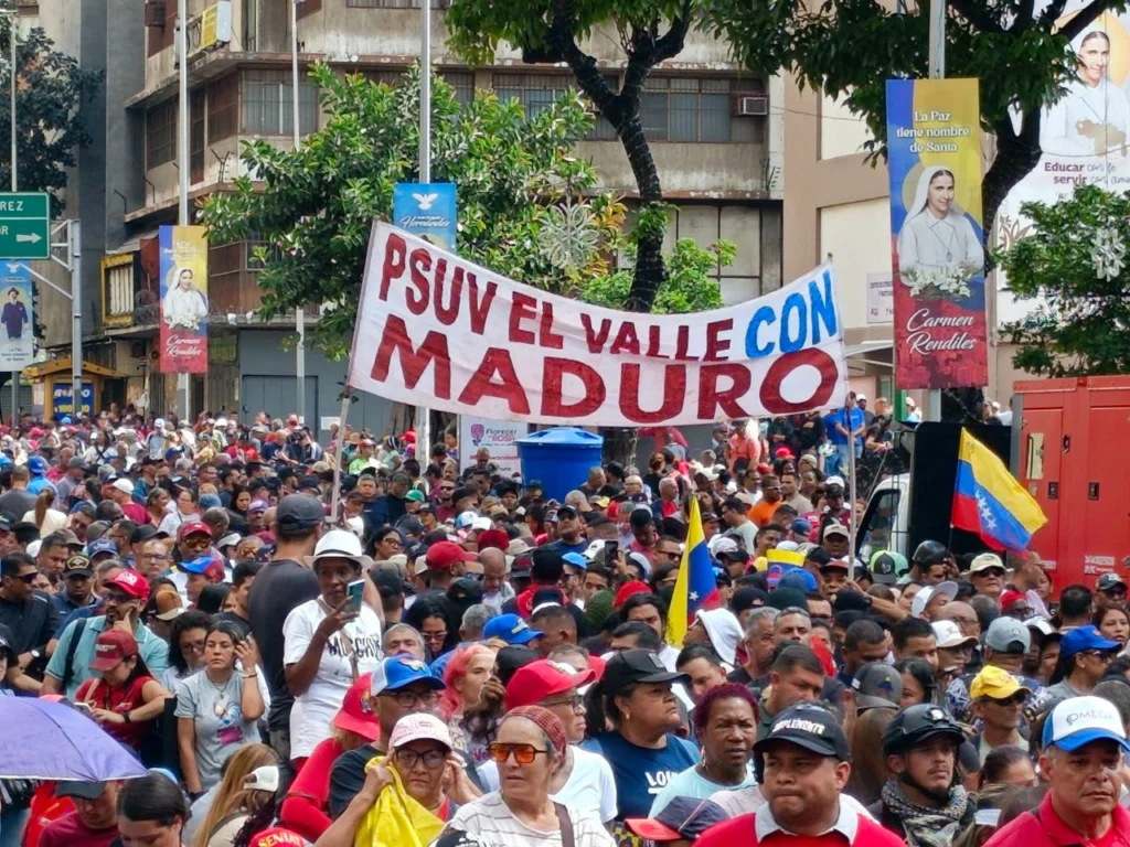 Manifestação pelas ruas de Caracas contra ataque imperialista dos Estados Unidos