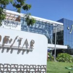 Bolsonaro recebe alta hospitalar e volta a cumprir pena na PF