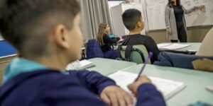 CNTE comemora reajuste do piso do magistério; prefeitos contestam