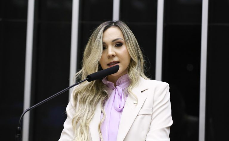 Homenagem ao Dia Internacional da Mulher e da Conquista do Voto Feminino. Dep. Andreia Siqueira (MDB-PA)