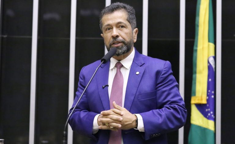 Deputado Henderson Pinto (MDB-PA) fala no Plenário da Câmara dos Deputados