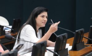 Discussão e votação de propostas legislativas. Dep. Chris Tonietto (PL-RJ)