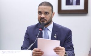 Deputado Capitão Alden (PL-BA) fala em comissão na Câmara dos Deputados
