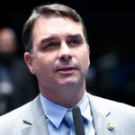 Flávio Bolsonaro insiste em apoio de Tarcísio, apesar do silêncio – CartaCapital