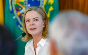 Gleisi aceita pedido de Lula e deve disputar cadeira no Senado, dizem aliados – CartaCapital