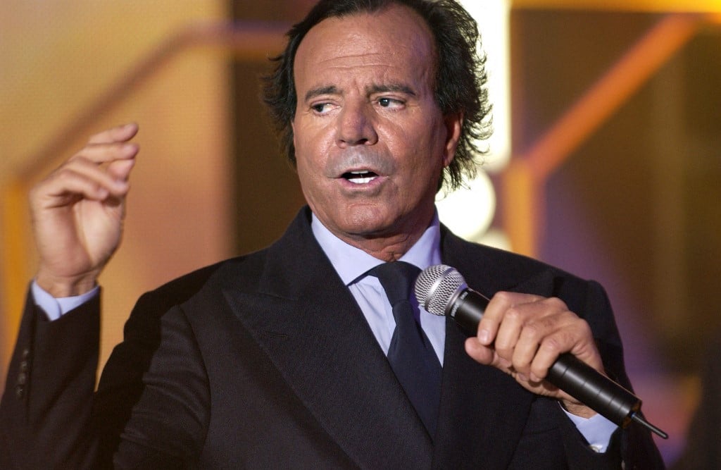Julio Iglesias nega acusações de assédio sexual feitas por ex-funcionárias – CartaCapital