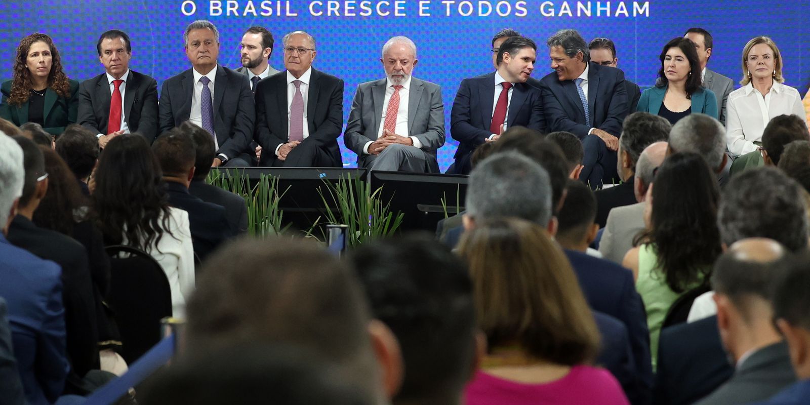 Lula cria comitê gestor e lança plataforma da reforma tributária