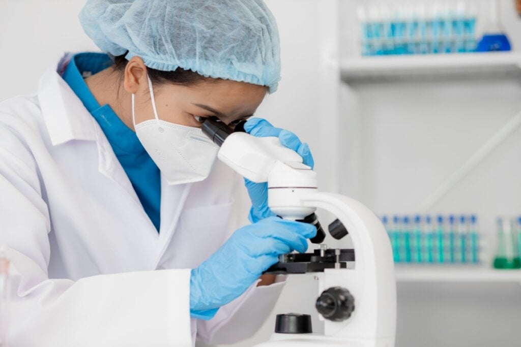 Saiba quais doenças podem ser detectadas em exames de sangue, fezes e urina – CartaCapital