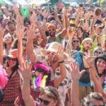 Blocos, shows e cortejos marcam a segunda de Carnaval em Brasília