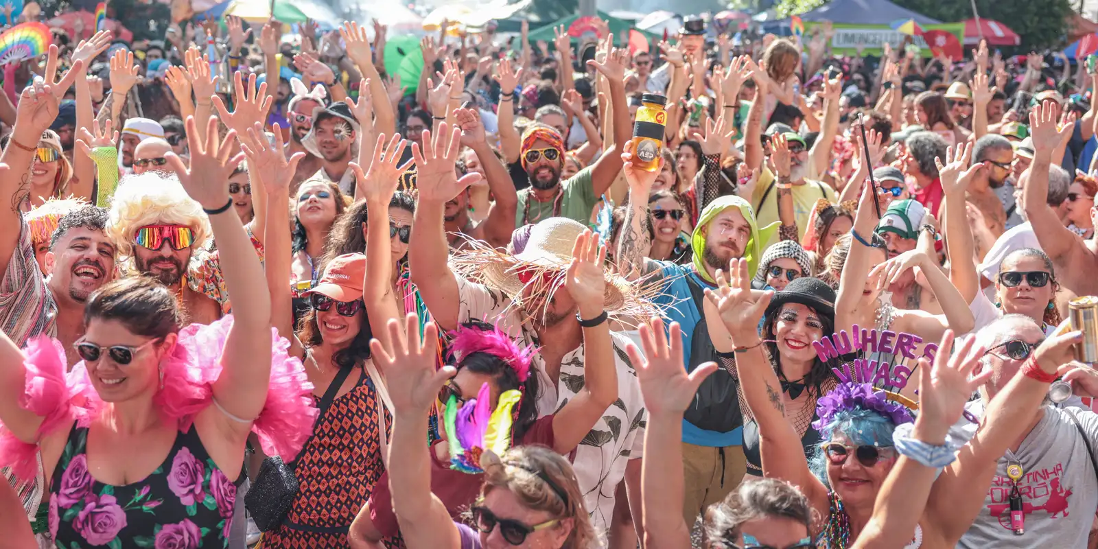 Blocos, shows e cortejos marcam a segunda de Carnaval em Brasília
