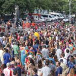 Bloco Galinho de Brasília arrasta grande público na capital federal