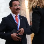 CEO da DP World demite-se devido a ligação com Jeffrey Epstein