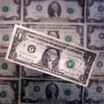 Dólar sobe ante o real com busca por proteção antes do Carnaval