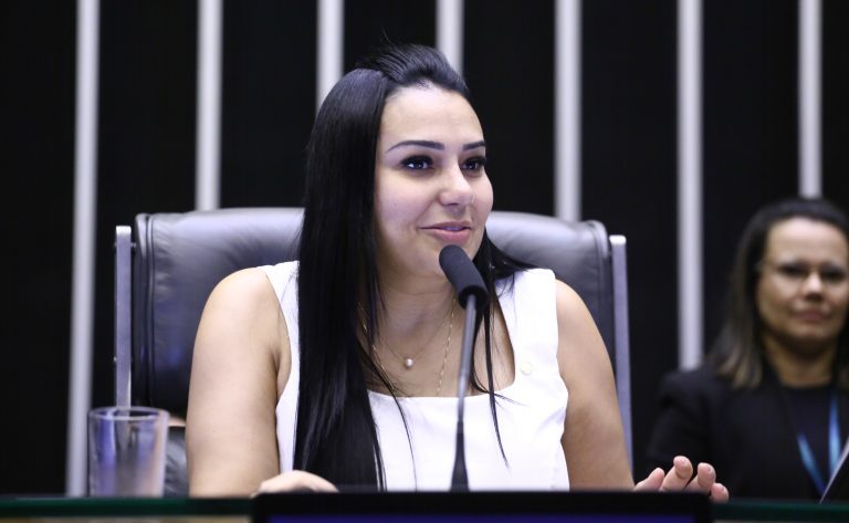 Deputada Dayany Bittencourt (União-CE) no Plenário da Câmara dos Deputados