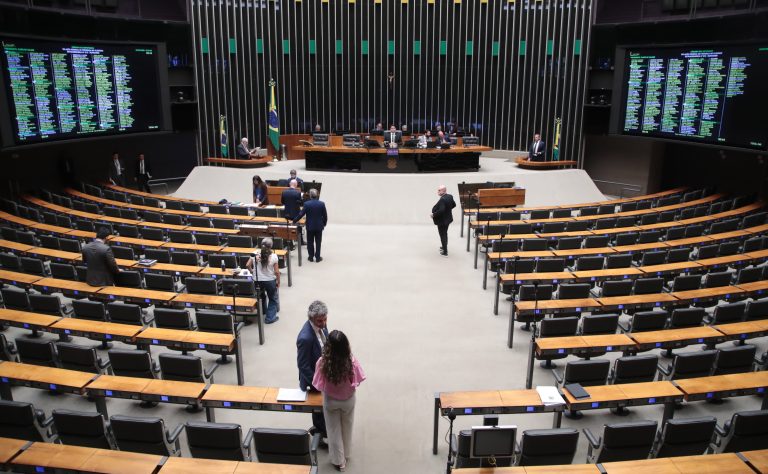 Discussão e votação de propostas legislativas. Dep. Icaro de Valmir (PL-SE)