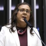 Projeto tipifica crime de feminicídio político, com pena mínima de 25 anos – Notícias